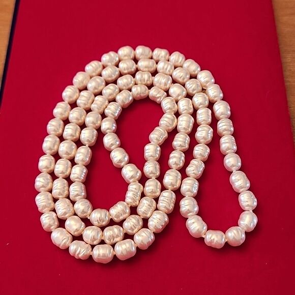 Majorica EXTRA LONG Necklace-46" Strand of Pearls BEAUTIFUL!! - Picture 1 of 2